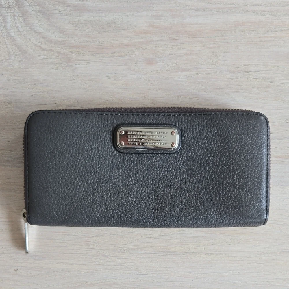 Marc By Marc Jacobs Pebbled Leather Zip Around Wallet-Gray
